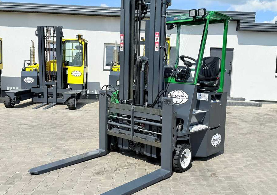 Combilift CB2500 / DIESEL / EXTENDABLE FORKS / TRIPLEX / 5500MM / FREE LIFT / SIDE SHIFT / FORK POSITIONER / LIKE NEW - Carretilla de 4 vías: foto 1 Combilift CB2500 / DIESEL / EXTENDABLE FORKS / TRIPLEX / 5500MM / FREE LIFT / SIDE SHIFT / FORK POSITIONER / LIKE NEW - Carretilla de 4 vías: foto 1