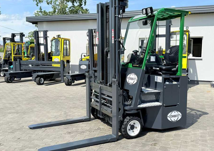 Combilift CB2500 / DIESEL / EXTENDABLE FORKS / TRIPLEX / 5500MM / FREE LIFT / SIDE SHIFT / FORK POSITIONER / LIKE NEW - Carretilla de 4 vías: foto 2 Combilift CB2500 / DIESEL / EXTENDABLE FORKS / TRIPLEX / 5500MM / FREE LIFT / SIDE SHIFT / FORK POSITIONER / LIKE NEW - Carretilla de 4 vías: foto 2