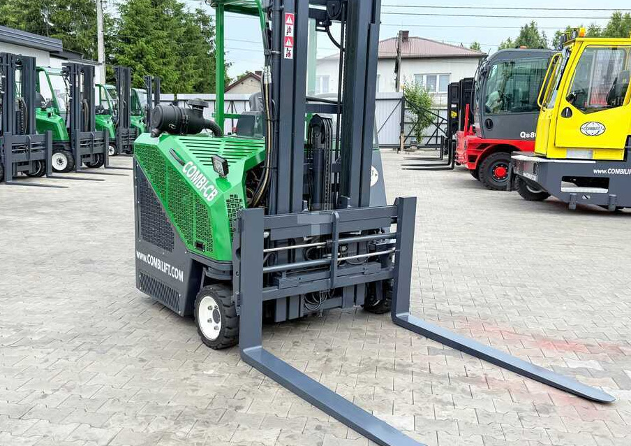 Combilift CB3000 / DIESEL / TRIPLEX 4900MM / FREE LIFT / SIDESHIFT / FORK POSITIONER / 1500MM FORKS / LIKE NEW - Carretilla de 4 vías: foto 4 Combilift CB3000 / DIESEL / TRIPLEX 4900MM / FREE LIFT / SIDESHIFT / FORK POSITIONER / 1500MM FORKS / LIKE NEW - Carretilla de 4 vías: foto 4