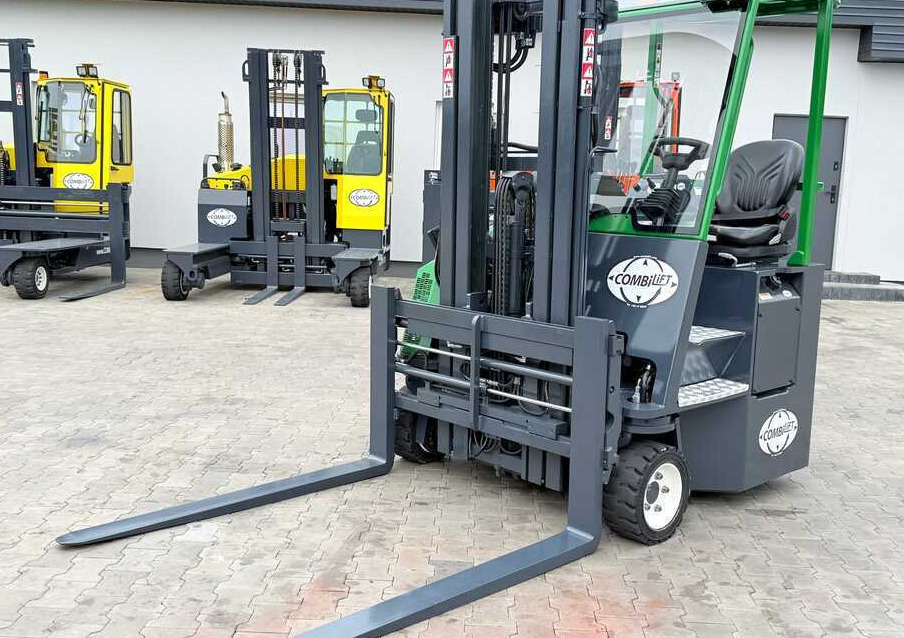 Combilift CB3000 / DIESEL / TRIPLEX 4900MM / FREE LIFT / SIDESHIFT / FORK POSITIONER / 1500MM FORKS / LIKE NEW - Carretilla de 4 vías: foto 2 Combilift CB3000 / DIESEL / TRIPLEX 4900MM / FREE LIFT / SIDESHIFT / FORK POSITIONER / 1500MM FORKS / LIKE NEW - Carretilla de 4 vías: foto 2