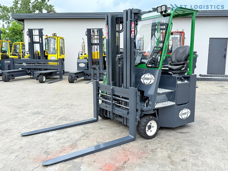 Combilift CB3000 / DIESEL / TRIPLEX 4900MM / FULL FREE LIFT / SIDE SHIFT / FORK POSITIONER / 1500MM FORKS / LIKE NEW CB3000 / DIESEL / TRI - Carretilla de 4 vías: foto 1 Combilift CB3000 / DIESEL / TRIPLEX 4900MM / FULL FREE LIFT / SIDE SHIFT / FORK POSITIONER / 1500MM FORKS / LIKE NEW CB3000 / DIESEL / TRI - Carretilla de 4 vías: foto 1