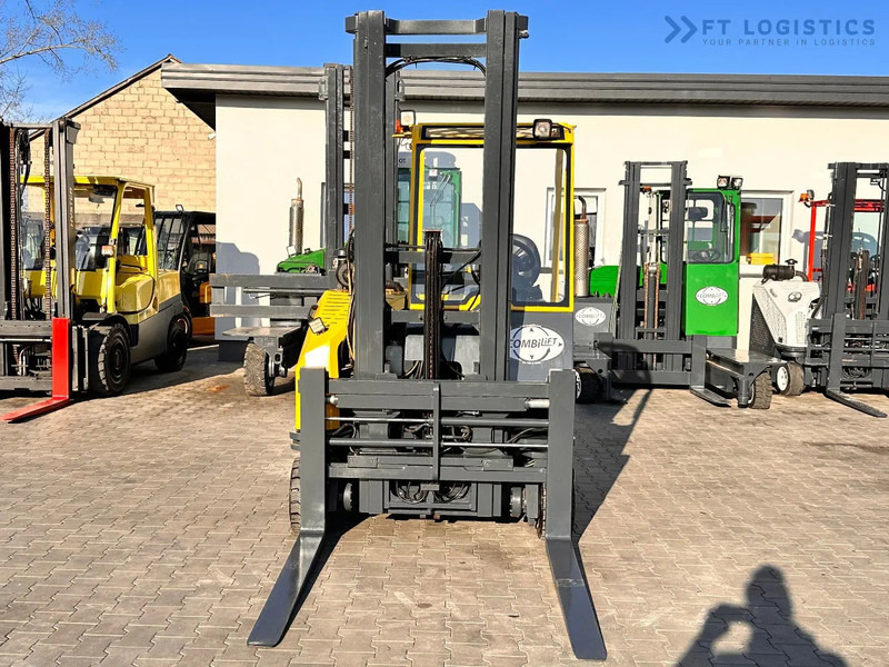 Combilift CB3000 / LPG / DUPLEX / 4000MM / FREE LIFT / NEW TIRES / LIKE NEW CB3000 / LPG / DUPLEX / 4000MM / FREE LIFT / NEW TIRES / LIKE - Carretilla de 4 vías: foto 3 Combilift CB3000 / LPG / DUPLEX / 4000MM / FREE LIFT / NEW TIRES / LIKE NEW CB3000 / LPG / DUPLEX / 4000MM / FREE LIFT / NEW TIRES / LIKE - Carretilla de 4 vías: foto 3