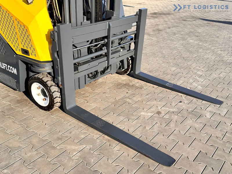 Combilift CB3000 / LPG / DUPLEX / 4000MM / FREE LIFT / NEW TIRES / LIKE NEW CB3000 / LPG / DUPLEX / 4000MM / FREE LIFT / NEW TIRES / LIKE - Carretilla de 4 vías: foto 4 Combilift CB3000 / LPG / DUPLEX / 4000MM / FREE LIFT / NEW TIRES / LIKE NEW CB3000 / LPG / DUPLEX / 4000MM / FREE LIFT / NEW TIRES / LIKE - Carretilla de 4 vías: foto 4