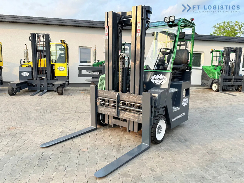 Combilift COMBILIFT C4000CB – TRIPLEX 5200mm – Year 2017 – LPG – FREE LIFT – SIDESHIFT – FORK POSITIONER – CONDITION 5/5 COMBILIFT C4000CB - Carretilla de 4 vías: foto 3 Combilift COMBILIFT C4000CB – TRIPLEX 5200mm – Year 2017 – LPG – FREE LIFT – SIDESHIFT – FORK POSITIONER – CONDITION 5/5 COMBILIFT C4000CB - Carretilla de 4 vías: foto 3