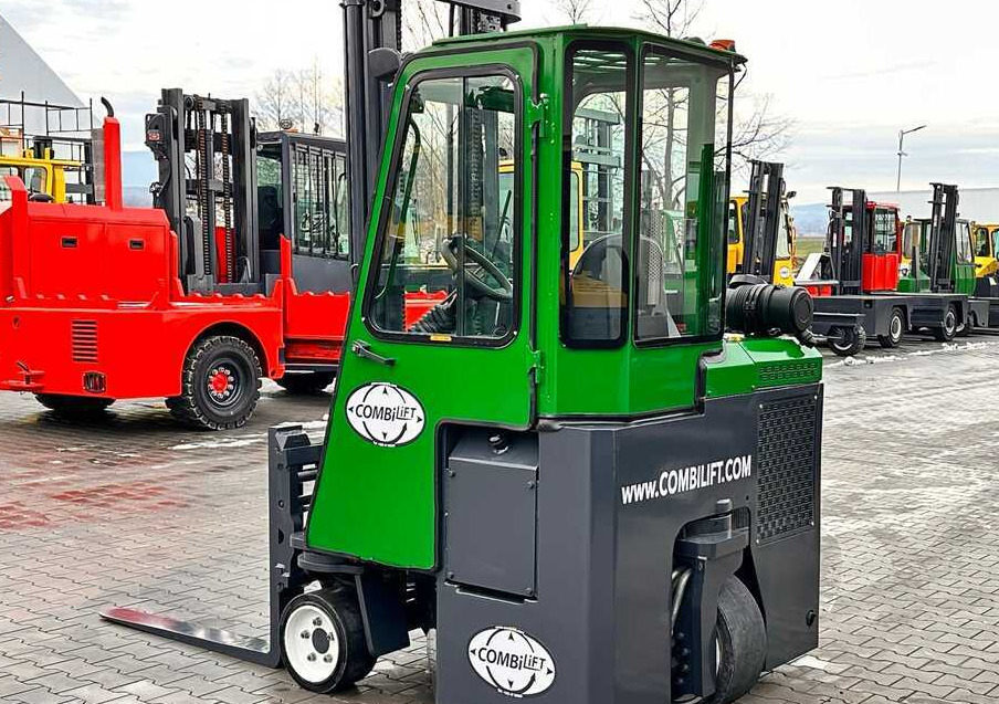 Combilift Combilift C3000CB - DUPLEX 4000mm - Year 2015 - / CABIN - HEATING / ONLY 6546 MTH / EXCELLENT CONDITION / LIKE NEW! - Carretilla de 4 vías: foto 4 Combilift Combilift C3000CB - DUPLEX 4000mm - Year 2015 - / CABIN - HEATING / ONLY 6546 MTH / EXCELLENT CONDITION / LIKE NEW! - Carretilla de 4 vías: foto 4