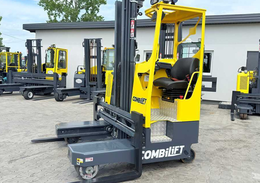 Combilift MR / ELECTRIC / TRIPLEX – 6000MM / FULL FREE LIFT / WIDE POSITIONER / FORK SIDESHIFT / ONLY 1400 HOURS / LIKE NEW - Carretilla de 4 vías: foto 3 Combilift MR / ELECTRIC / TRIPLEX – 6000MM / FULL FREE LIFT / WIDE POSITIONER / FORK SIDESHIFT / ONLY 1400 HOURS / LIKE NEW - Carretilla de 4 vías: foto 3