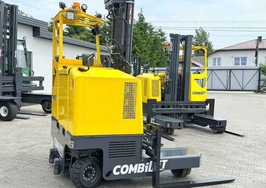 Combilift MR / ELECTRIC / TRIPLEX – 6000MM / FULL FREE LIFT / WIDE POSITIONER / FORK SIDESHIFT / ONLY 1400 HOURS / LIKE NEW - Carretilla de 4 vías: foto 5 Combilift MR / ELECTRIC / TRIPLEX – 6000MM / FULL FREE LIFT / WIDE POSITIONER / FORK SIDESHIFT / ONLY 1400 HOURS / LIKE NEW - Carretilla de 4 vías: foto 5