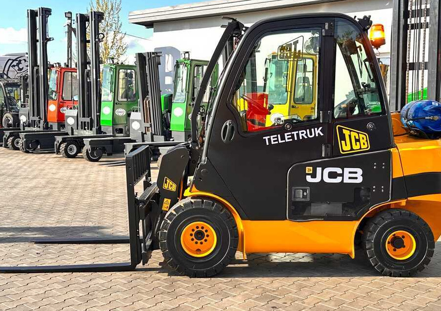 JCB TLT30G / GAS / 4100MM / FULL CABIN / FORK POSITIONER / LIKE NEW - Manipulador telescópico: foto 4 JCB TLT30G / GAS / 4100MM / FULL CABIN / FORK POSITIONER / LIKE NEW - Manipulador telescópico: foto 4