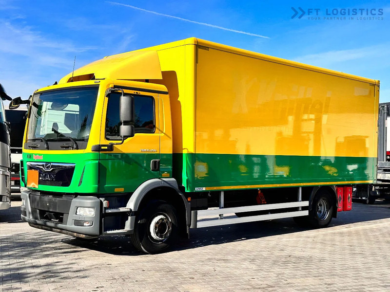 MAN TGM 15.250 MAN TGM 15.250 4X2 / CONTAINER - 16 PALLETS / TAIL LIFT / TIRES 80% / PERFECT CONDITION - Camión caja cerrada: foto 1 MAN TGM 15.250 MAN TGM 15.250 4X2 / CONTAINER - 16 PALLETS / TAIL LIFT / TIRES 80% / PERFECT CONDITION - Camión caja cerrada: foto 1