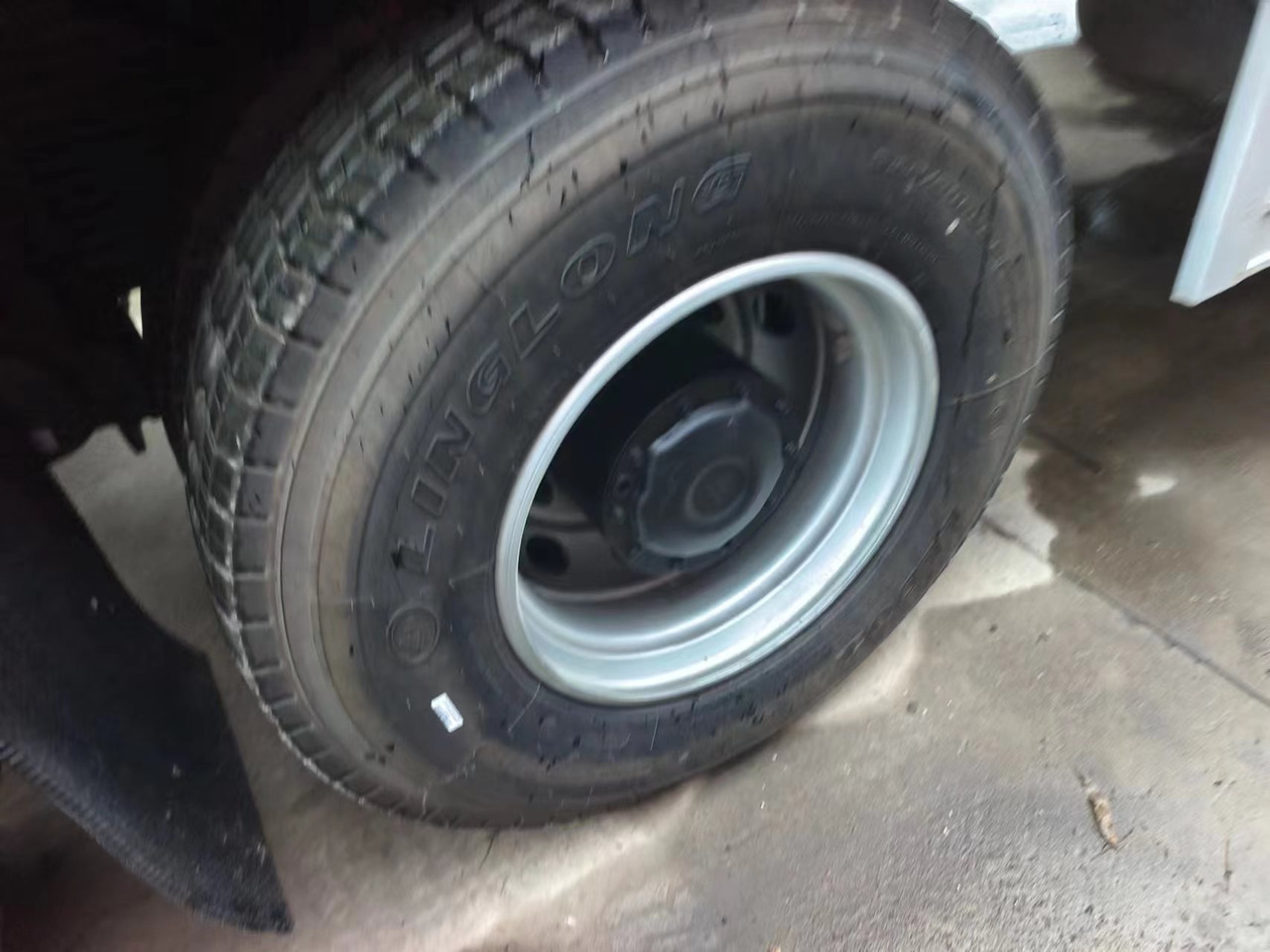 Auman Auman 6*4 dump truck - Camión volquete: foto 5 Auman Auman 6*4 dump truck - Camión volquete: foto 5