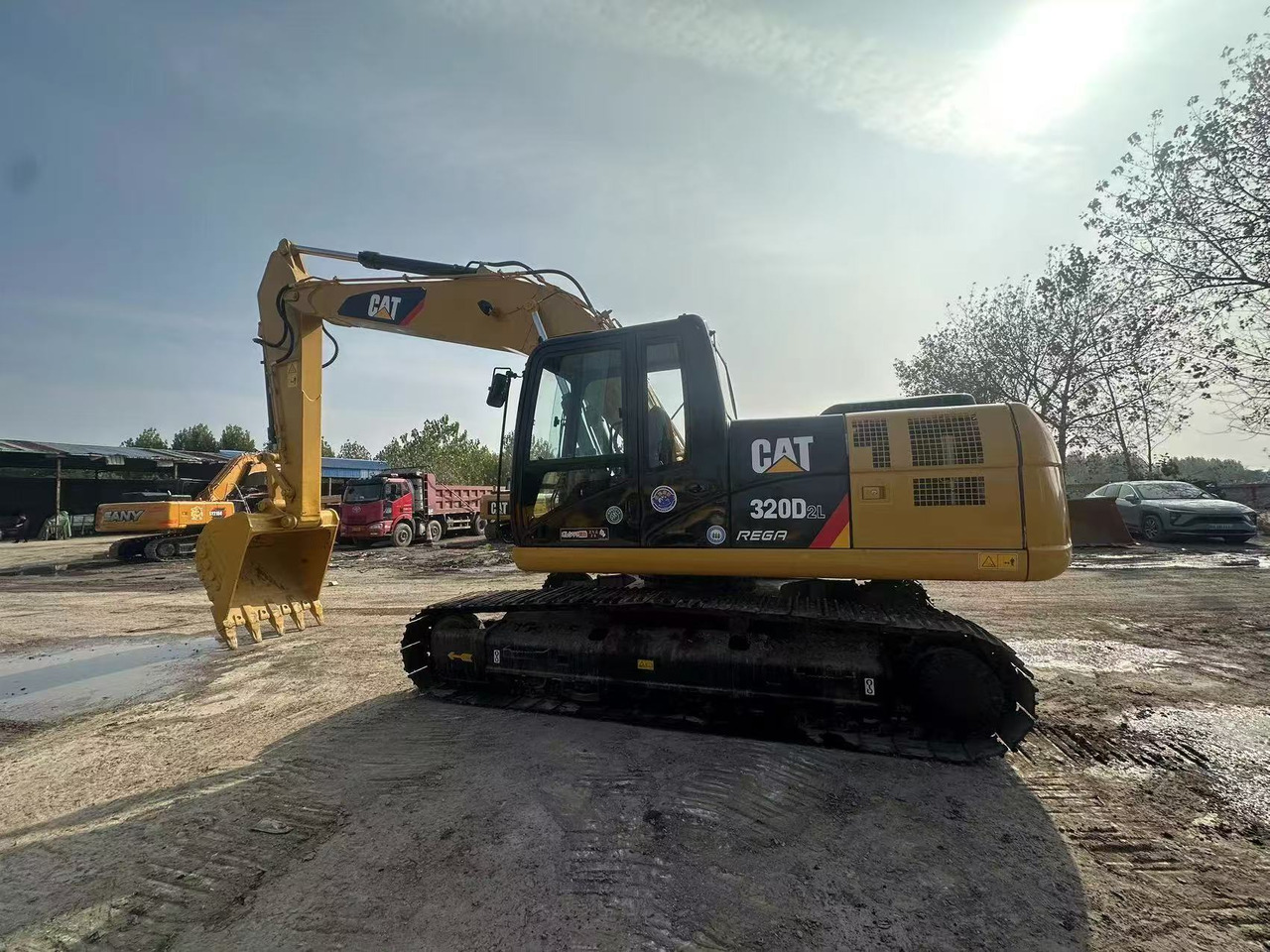 CATERPILLAR - Excavadora de cadenas: foto 1 CATERPILLAR - Excavadora de cadenas: foto 1