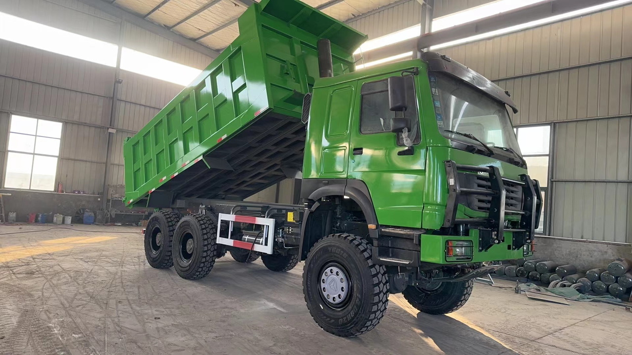 HOWO 6*6 dump truck - Camión volquete: foto 1 HOWO 6*6 dump truck - Camión volquete: foto 1
