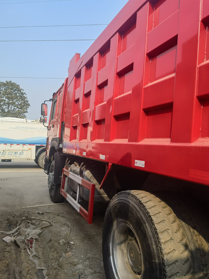 HOWO HOWO 6*4 371 dump truck - Camión volquete: foto 1 HOWO HOWO 6*4 371 dump truck - Camión volquete: foto 1