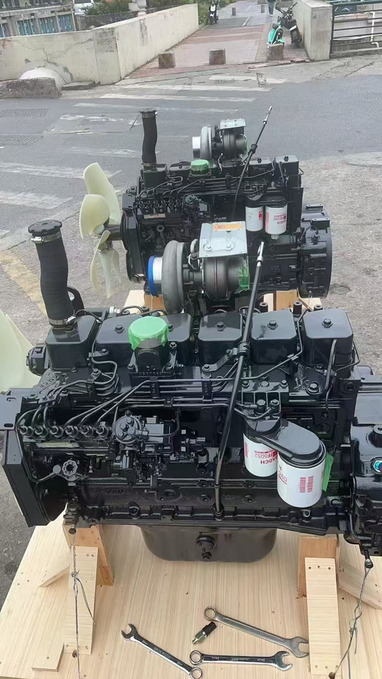 KOMATSU 6D102E - Motor para Excavadora: foto 1 KOMATSU 6D102E - Motor para Excavadora: foto 1