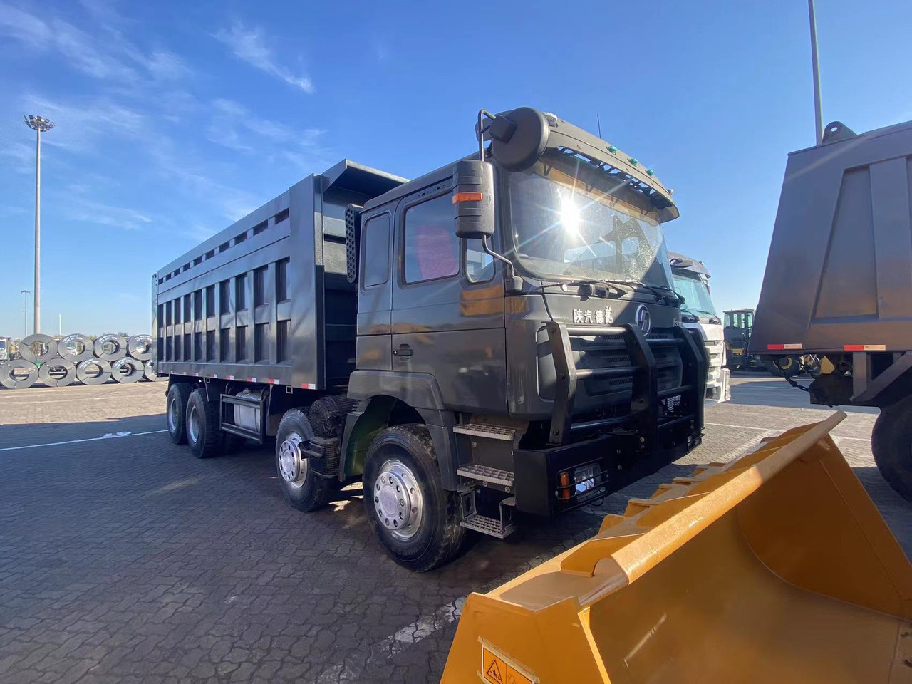 SHACMAN Shacman  F3000  8*4  dump truck - Camión volquete: foto 4 SHACMAN Shacman  F3000  8*4  dump truck - Camión volquete: foto 4