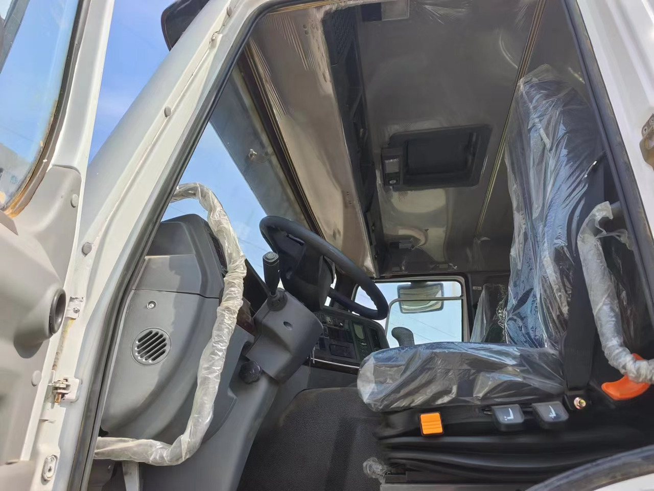 SINOTRUK 20 CBM,6×4 - Camión cisterna: foto 5 SINOTRUK 20 CBM,6×4 - Camión cisterna: foto 5