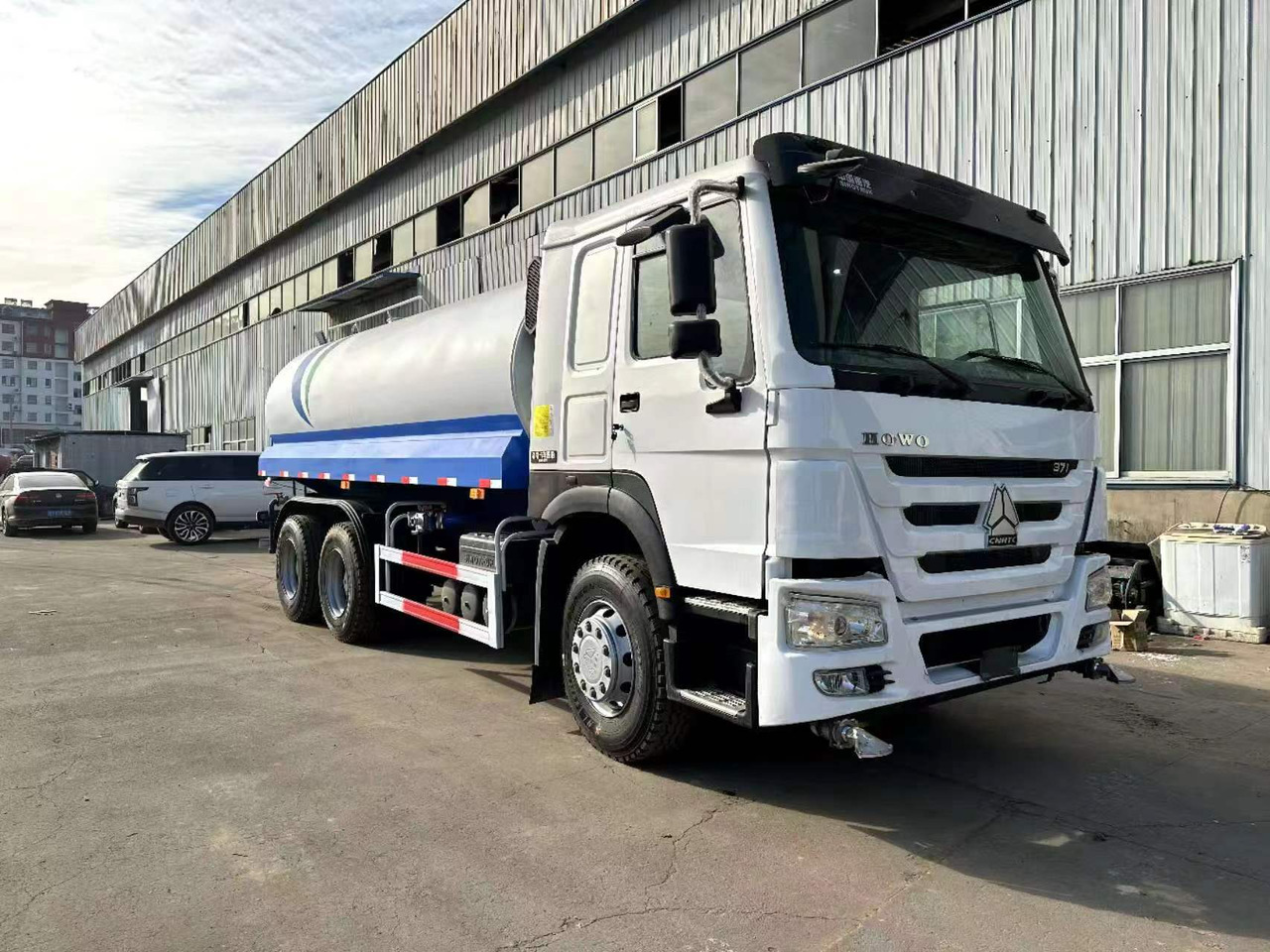 SINOTRUK 20 cubic meters tanker - Camión cisterna: foto 1 SINOTRUK 20 cubic meters tanker - Camión cisterna: foto 1