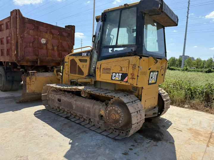 100% Original Caterpillar D5K Mini Track Dozer Cat D5K Bulldozer Superior Performance Running Working Condition Hot Sale - Bulldozer: foto 3 100% Original Caterpillar D5K Mini Track Dozer Cat D5K Bulldozer Superior Performance Running Working Condition Hot Sale - Bulldozer: foto 3
