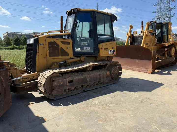 100% Original Caterpillar D5K Mini Track Dozer Cat D5K Bulldozer Superior Performance Running Working Condition Hot Sale - Bulldozer: foto 5 100% Original Caterpillar D5K Mini Track Dozer Cat D5K Bulldozer Superior Performance Running Working Condition Hot Sale - Bulldozer: foto 5