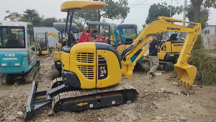 Best Quality Komatsu PC35-2 Used Mini Excavator Earth-moving Machinery in Good Condition - Excavadora de cadenas: foto 3 Best Quality Komatsu PC35-2 Used Mini Excavator Earth-moving Machinery in Good Condition - Excavadora de cadenas: foto 3