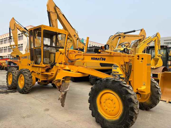 Excellent Condition Hot Selling Used Grader Komatsu GD511 for Sale in Hefei City Good Quality Cheap Price Good Condition - Grader: foto 2 Excellent Condition Hot Selling Used Grader Komatsu GD511 for Sale in Hefei City Good Quality Cheap Price Good Condition - Grader: foto 2