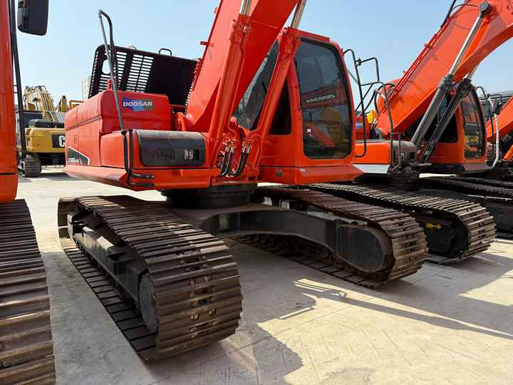Heavy-Duty Doosan DX225LC-9C Excavator for Mining & Construction - Well-Maintained, Warranty Included - Excavadora de cadenas: foto 3 Heavy-Duty Doosan DX225LC-9C Excavator for Mining & Construction - Well-Maintained, Warranty Included - Excavadora de cadenas: foto 3