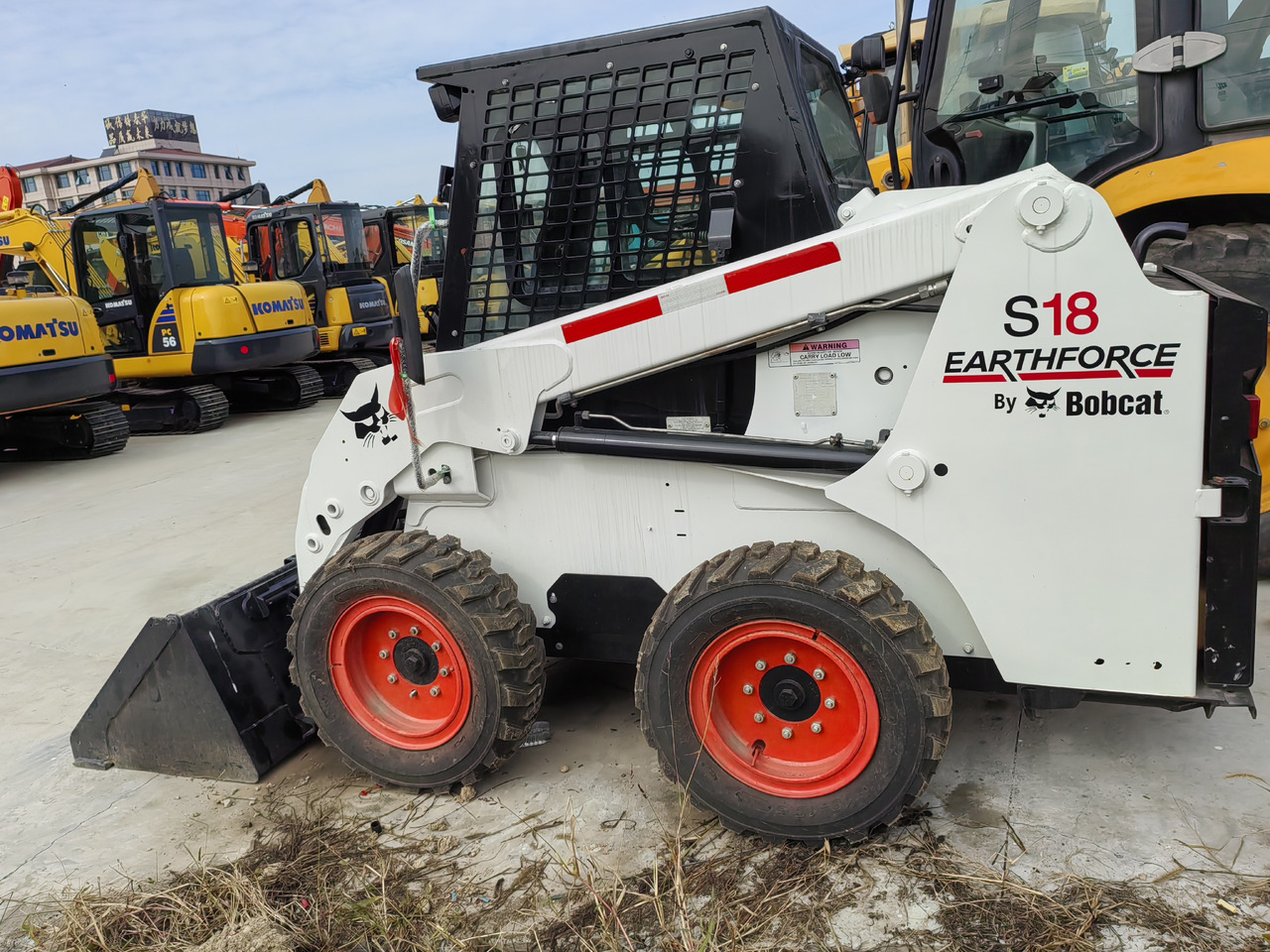 BOBCAT used second-hand good condition Bobcat S18 - Maquinaria de construcción: foto 4 BOBCAT used second-hand good condition Bobcat S18 - Maquinaria de construcción: foto 4