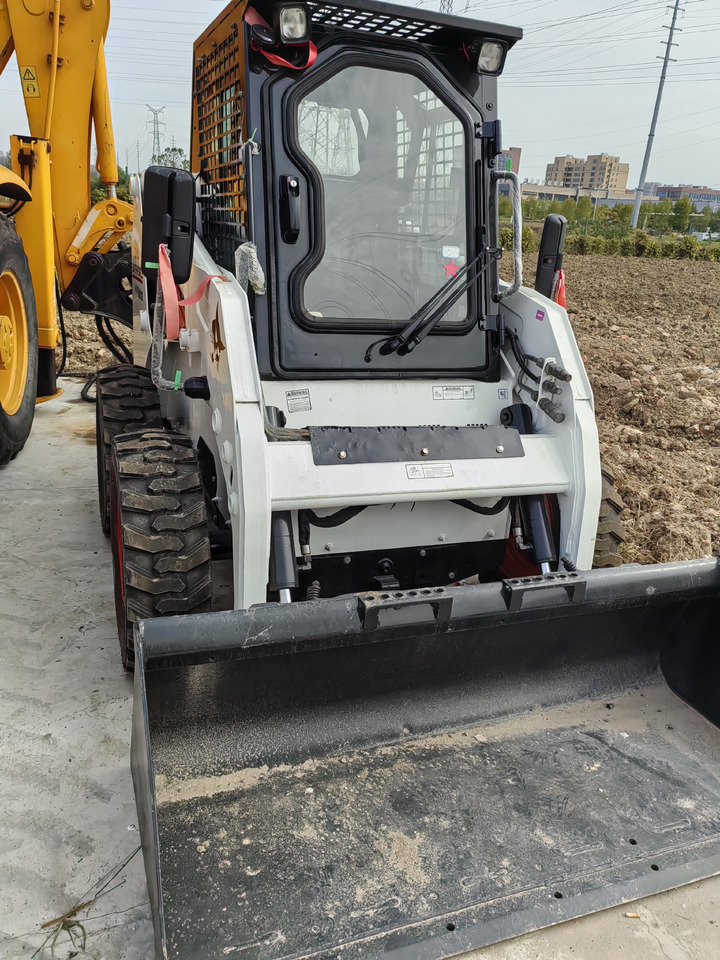 BOBCAT used second-hand good condition Bobcat S18 - Maquinaria de construcción: foto 1 BOBCAT used second-hand good condition Bobcat S18 - Maquinaria de construcción: foto 1