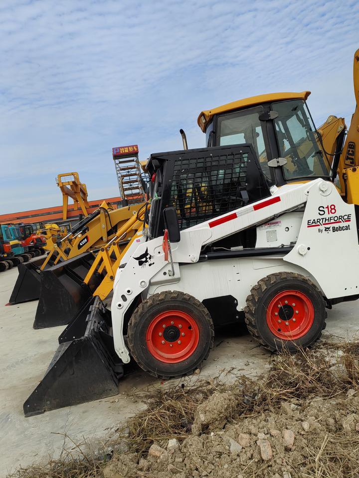 BOBCAT used second-hand good condition Bobcat S18 - Maquinaria de construcción: foto 3 BOBCAT used second-hand good condition Bobcat S18 - Maquinaria de construcción: foto 3