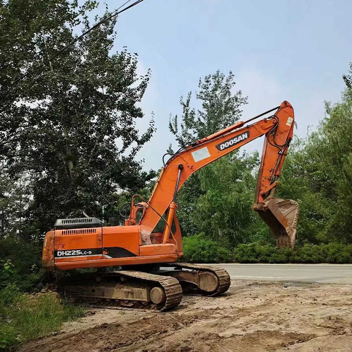 Used Digger DOOSAN DH225 Construction Machinery Construction Digger Used DOOSAN DH225 Cheap Excavator - Excavadora de cadenas: foto 1 Used Digger DOOSAN DH225 Construction Machinery Construction Digger Used DOOSAN DH225 Cheap Excavator - Excavadora de cadenas: foto 1