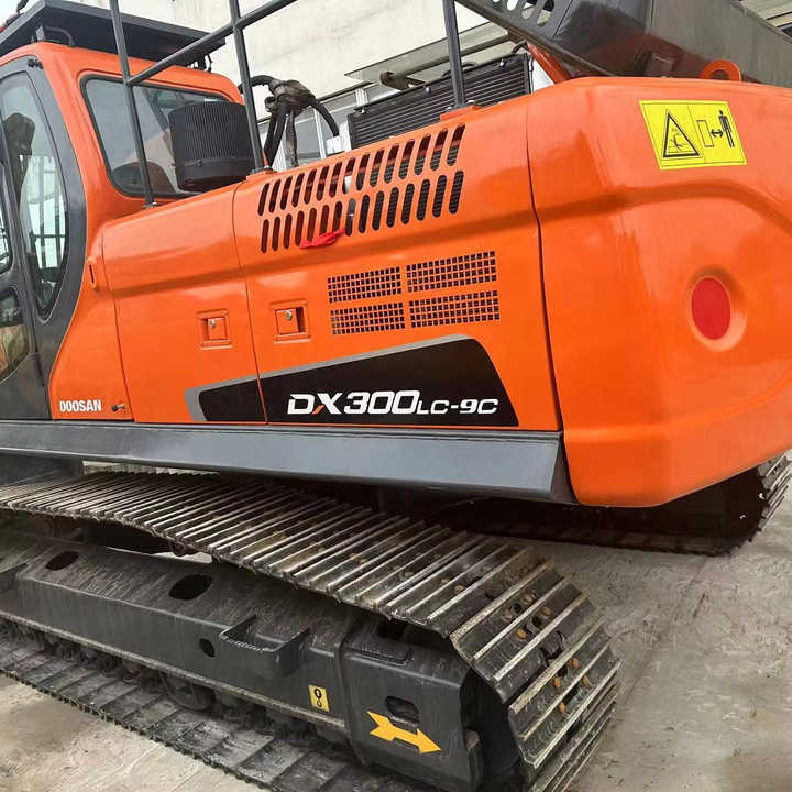 Used Digger DOOSAN DX300 Construction Machinery Construction Digger Used DOOSAN DX300 Cheap Excavator - Excavadora de cadenas: foto 1 Used Digger DOOSAN DX300 Construction Machinery Construction Digger Used DOOSAN DX300 Cheap Excavator - Excavadora de cadenas: foto 1