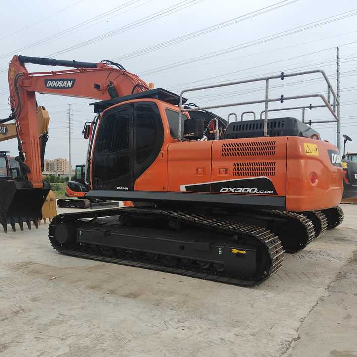 Used Digger DOOSAN DX300 Construction Machinery Construction Digger Used DOOSAN DX300 Cheap Excavator - Excavadora de cadenas: foto 1 Used Digger DOOSAN DX300 Construction Machinery Construction Digger Used DOOSAN DX300 Cheap Excavator - Excavadora de cadenas: foto 1