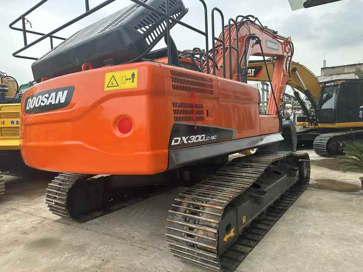 Used Digger DOOSAN DX300 Construction Machinery Construction Digger Used DOOSAN DX300 Cheap Excavator - Excavadora de cadenas: foto 2 Used Digger DOOSAN DX300 Construction Machinery Construction Digger Used DOOSAN DX300 Cheap Excavator - Excavadora de cadenas: foto 2