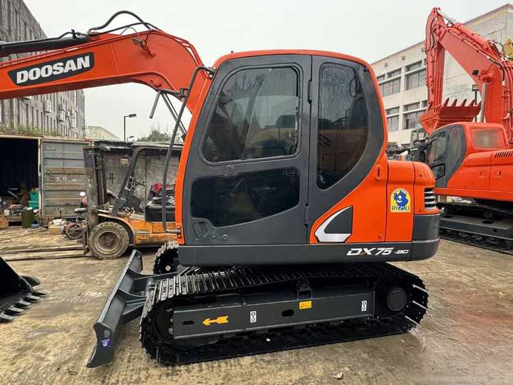 Used Digger DOOSAN DX75 Construction Machinery Construction Digger Used DOOSAN DX75 Cheap Excavator - Excavadora de cadenas: foto 4 Used Digger DOOSAN DX75 Construction Machinery Construction Digger Used DOOSAN DX75 Cheap Excavator - Excavadora de cadenas: foto 4
