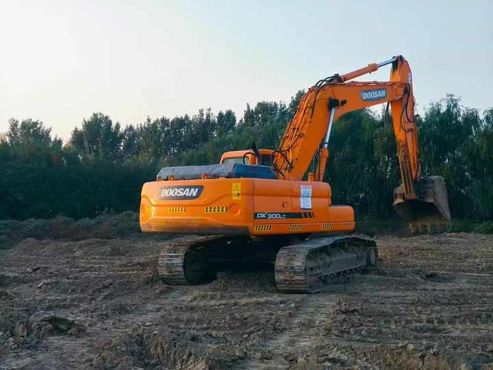 Used Doosan Dx300LC Model Excavator Second Hand Machine Popular Brand Korean Doosan Hydraulic Machinery - Excavadora: foto 4 Used Doosan Dx300LC Model Excavator Second Hand Machine Popular Brand Korean Doosan Hydraulic Machinery - Excavadora: foto 4