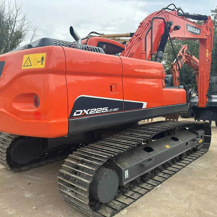 Used Excavator Doosan DX225LC-9 Excavators Mini Equipment Earth Moving Machinery Doosan Digger Excavator for Sale - Excavadora de cadenas: foto 1 Used Excavator Doosan DX225LC-9 Excavators Mini Equipment Earth Moving Machinery Doosan Digger Excavator for Sale - Excavadora de cadenas: foto 1