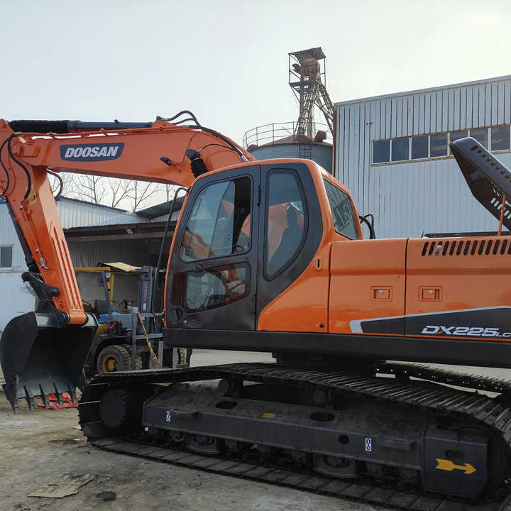 Used Excavator Doosan DX225LC-9 Excavators Mini Equipment Earth Moving Machinery Doosan Digger Excavator for Sale - Excavadora de cadenas: foto 3 Used Excavator Doosan DX225LC-9 Excavators Mini Equipment Earth Moving Machinery Doosan Digger Excavator for Sale - Excavadora de cadenas: foto 3
