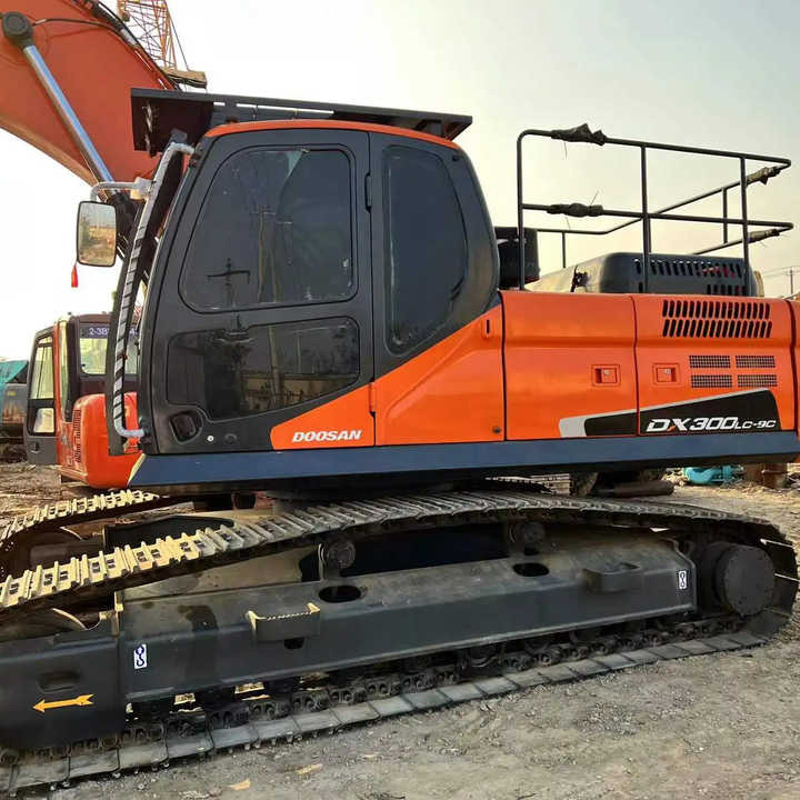 Used Excavator Doosan DX300 Excavators Mini Equipment Earth Moving Machinery Doosan Digger Excavator for Sale - Excavadora de cadenas: foto 2 Used Excavator Doosan DX300 Excavators Mini Equipment Earth Moving Machinery Doosan Digger Excavator for Sale - Excavadora de cadenas: foto 2