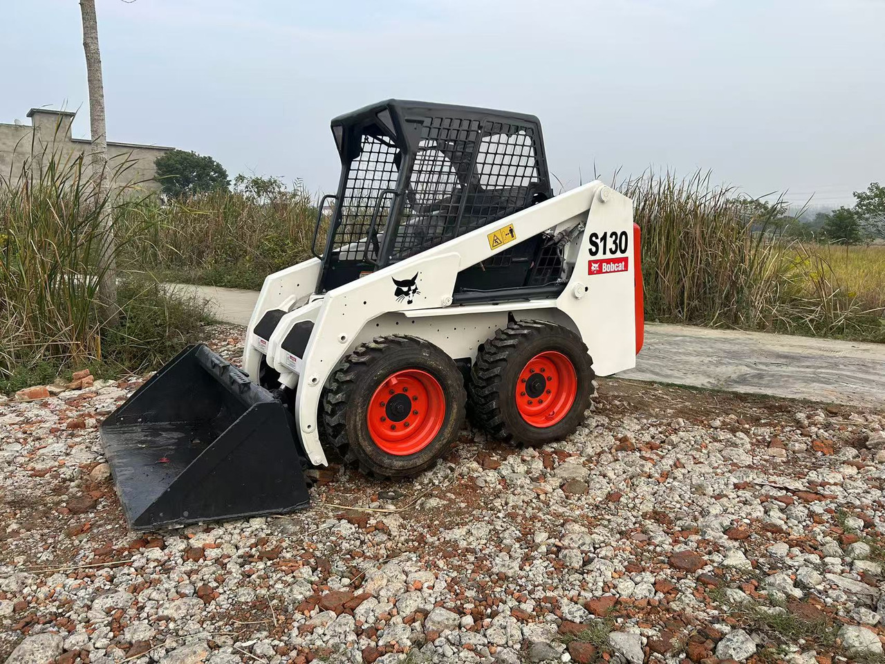 BOBCAT S130 - Minicargadora: foto 1 BOBCAT S130 - Minicargadora: foto 1