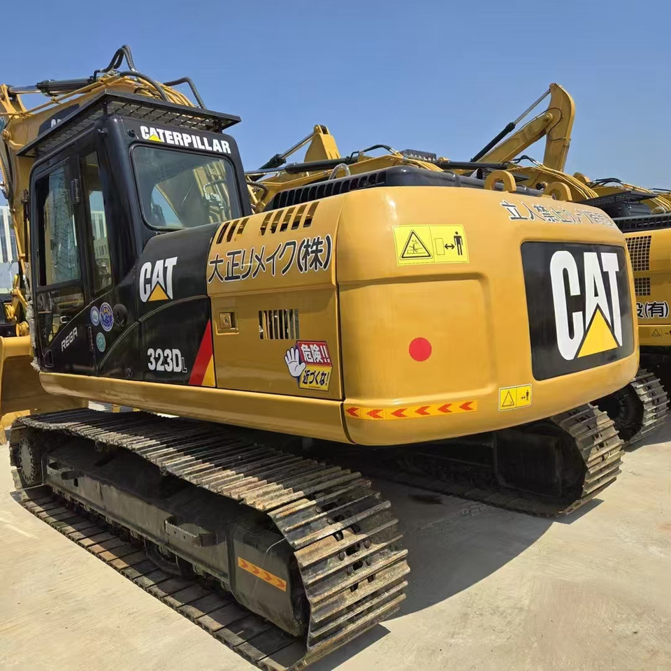 CATERPILLAR 323D2 - Excavadora de cadenas: foto 1 CATERPILLAR 323D2 - Excavadora de cadenas: foto 1