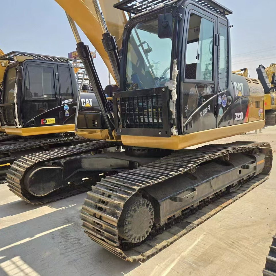 CATERPILLAR 323D2 - Excavadora de cadenas: foto 4 CATERPILLAR 323D2 - Excavadora de cadenas: foto 4
