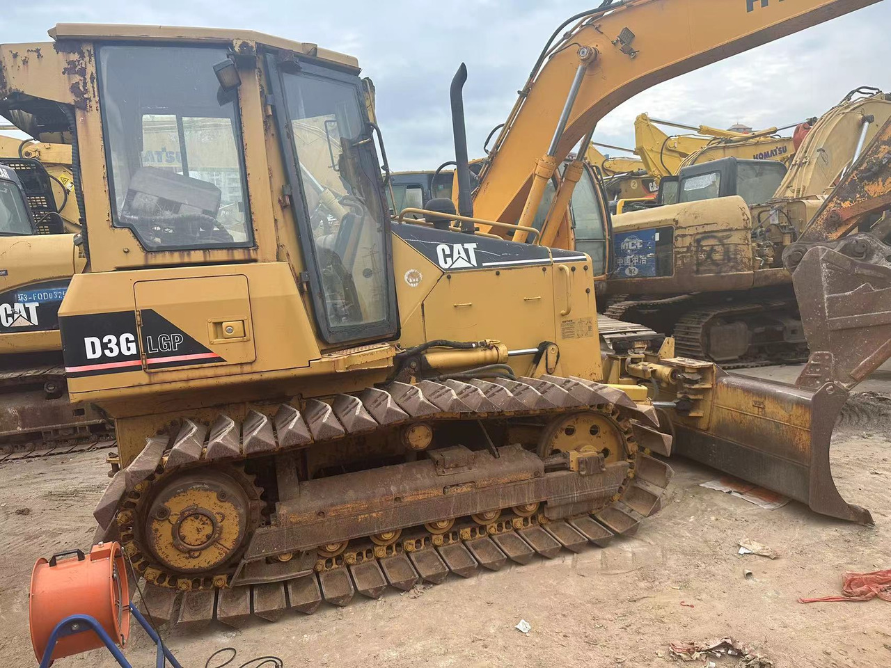 CATERPILLAR D3G - Bulldozer: foto 2 CATERPILLAR D3G - Bulldozer: foto 2