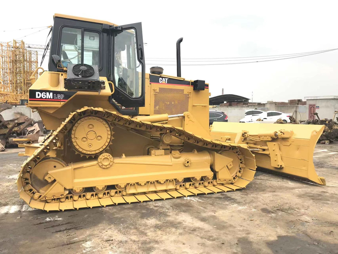 CATERPILLAR D6M - Bulldozer: foto 2 CATERPILLAR D6M - Bulldozer: foto 2