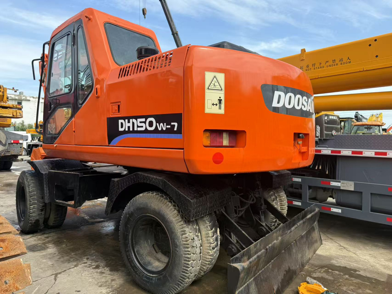 DOOSAN DH150W-7 - Excavadora de ruedas: foto 1 DOOSAN DH150W-7 - Excavadora de ruedas: foto 1