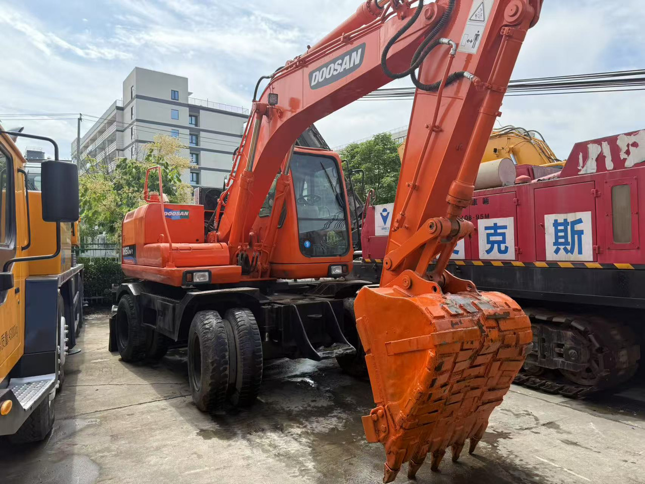 DOOSAN DH150W-7 - Excavadora de ruedas: foto 4 DOOSAN DH150W-7 - Excavadora de ruedas: foto 4