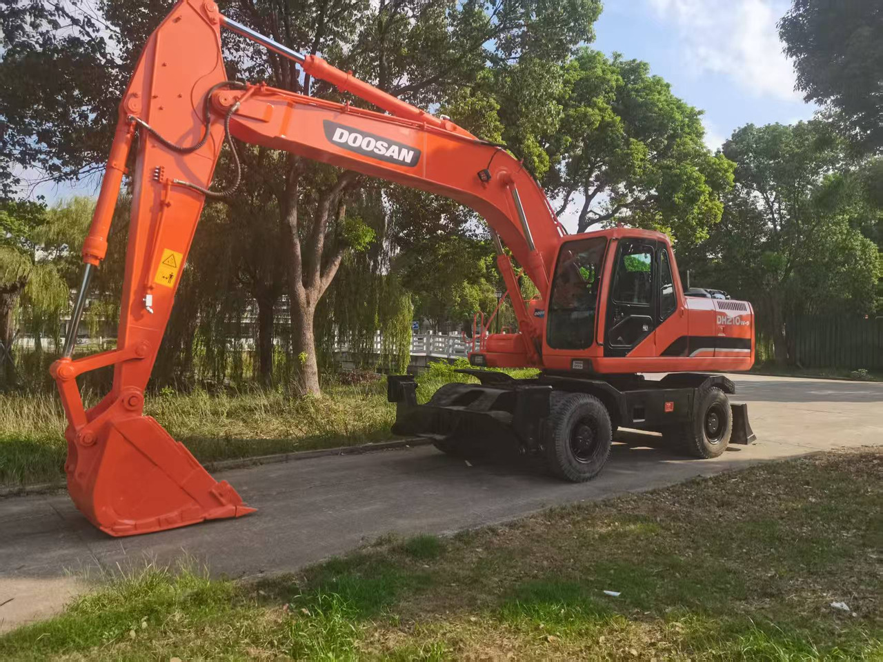 DOOSAN DH210W-9C - Excavadora de ruedas: foto 2 DOOSAN DH210W-9C - Excavadora de ruedas: foto 2