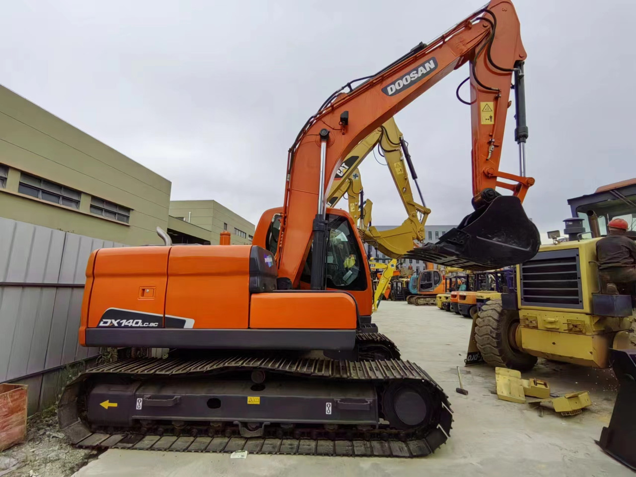DOOSAN DX140-9C - Excavadora de cadenas: foto 2 DOOSAN DX140-9C - Excavadora de cadenas: foto 2