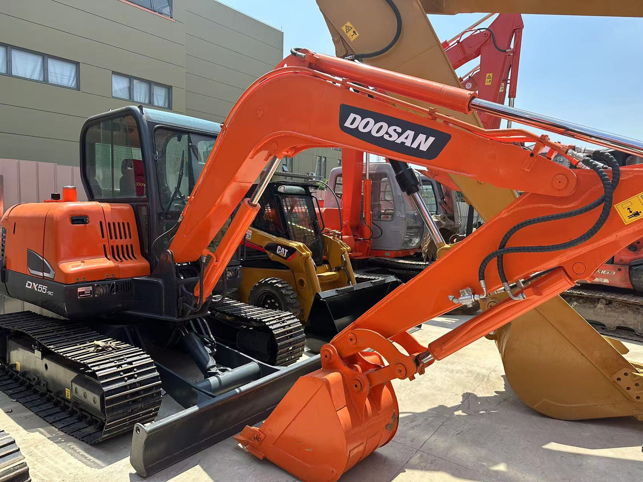 DOOSAN DX55-9C - Excavadora de cadenas: foto 1 DOOSAN DX55-9C - Excavadora de cadenas: foto 1