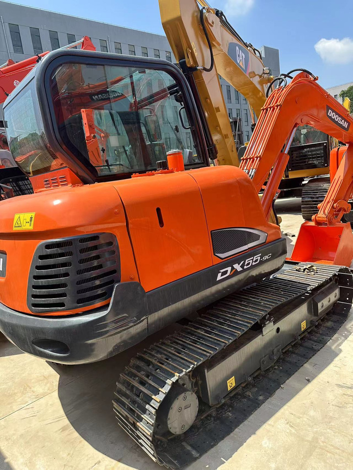 DOOSAN DX55-9C - Excavadora de cadenas: foto 2 DOOSAN DX55-9C - Excavadora de cadenas: foto 2