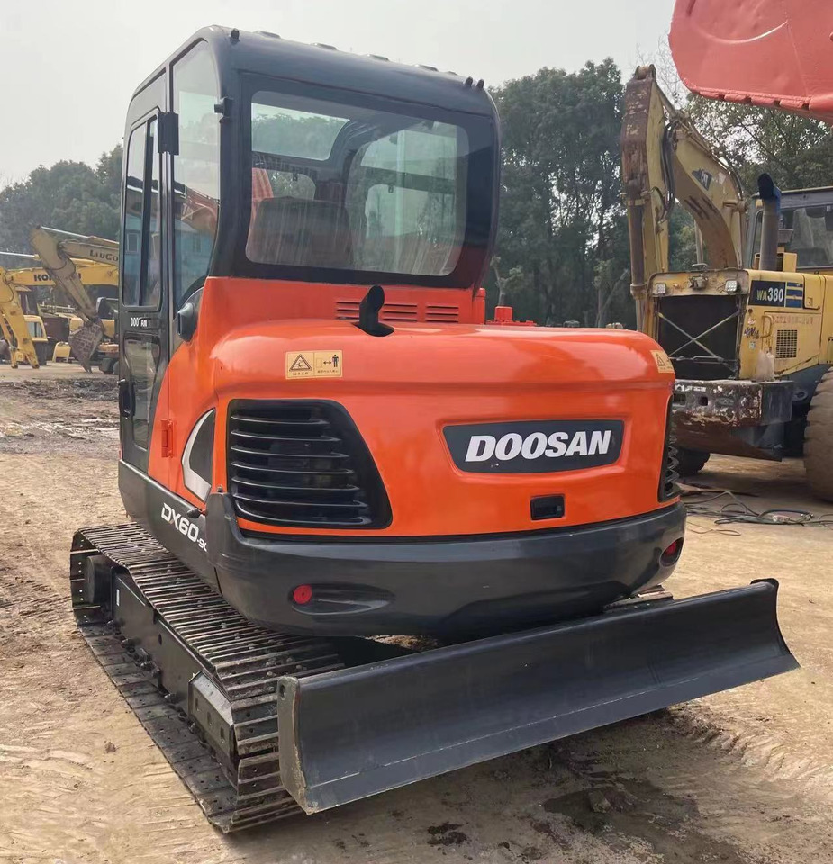 DOOSAN DX60-9C - Excavadora de cadenas: foto 3 DOOSAN DX60-9C - Excavadora de cadenas: foto 3